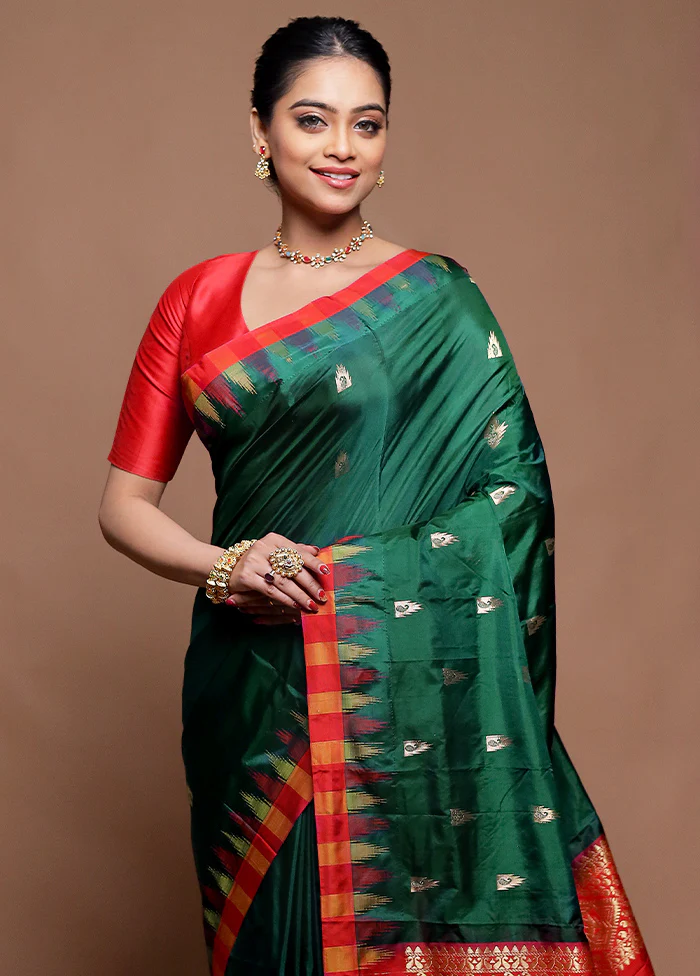 Green Kanjivaram Silk Saree With Blouse Piece - Image 2