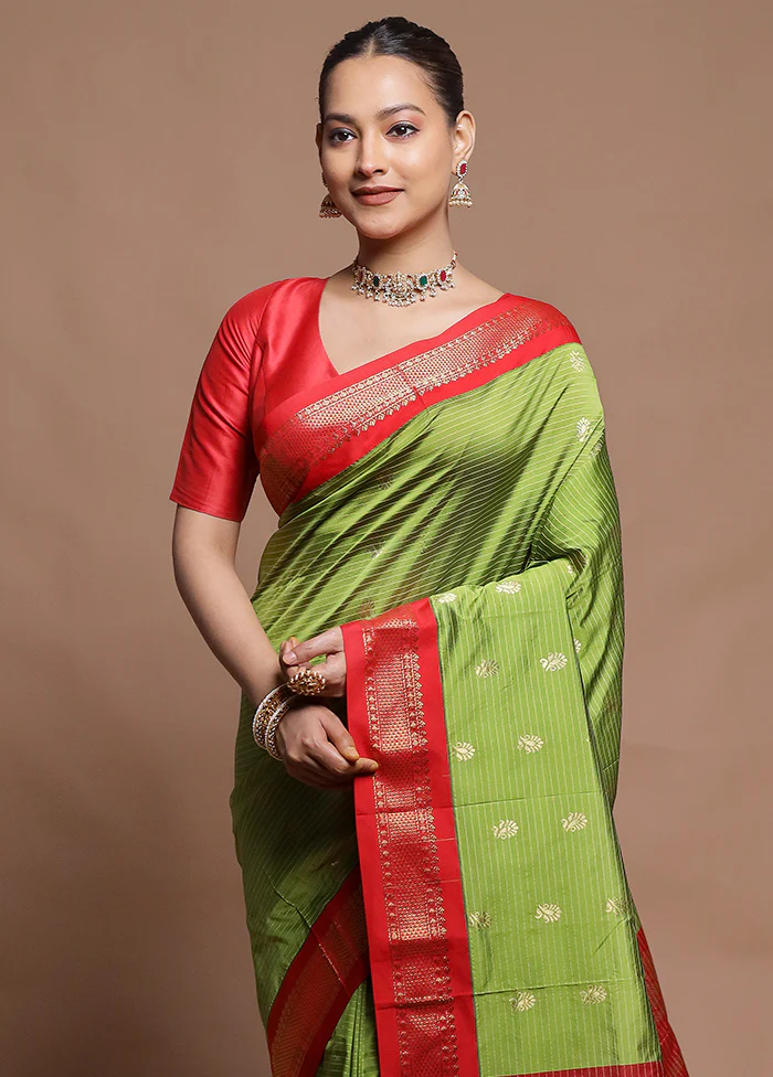 Green Kanjivaram Silk Saree With Blouse Piece - Image 2