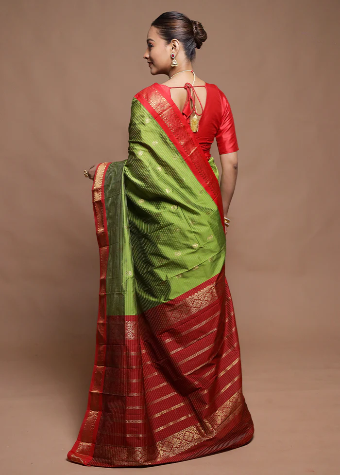 Green Kanjivaram Silk Saree With Blouse Piece - Image 3