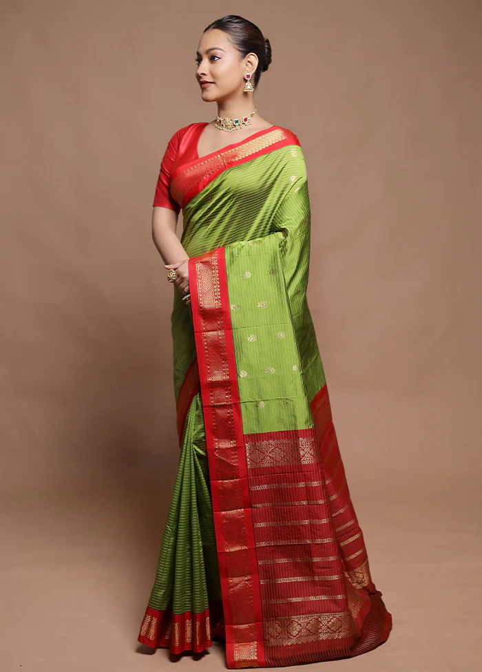 Green Kanjivaram Silk Saree With Blouse Piece - Image 4