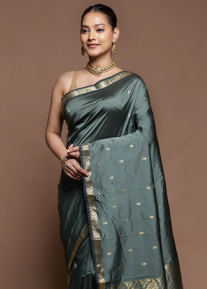 Green Kanjivaram Silk Saree With Blouse Piece - Image 2
