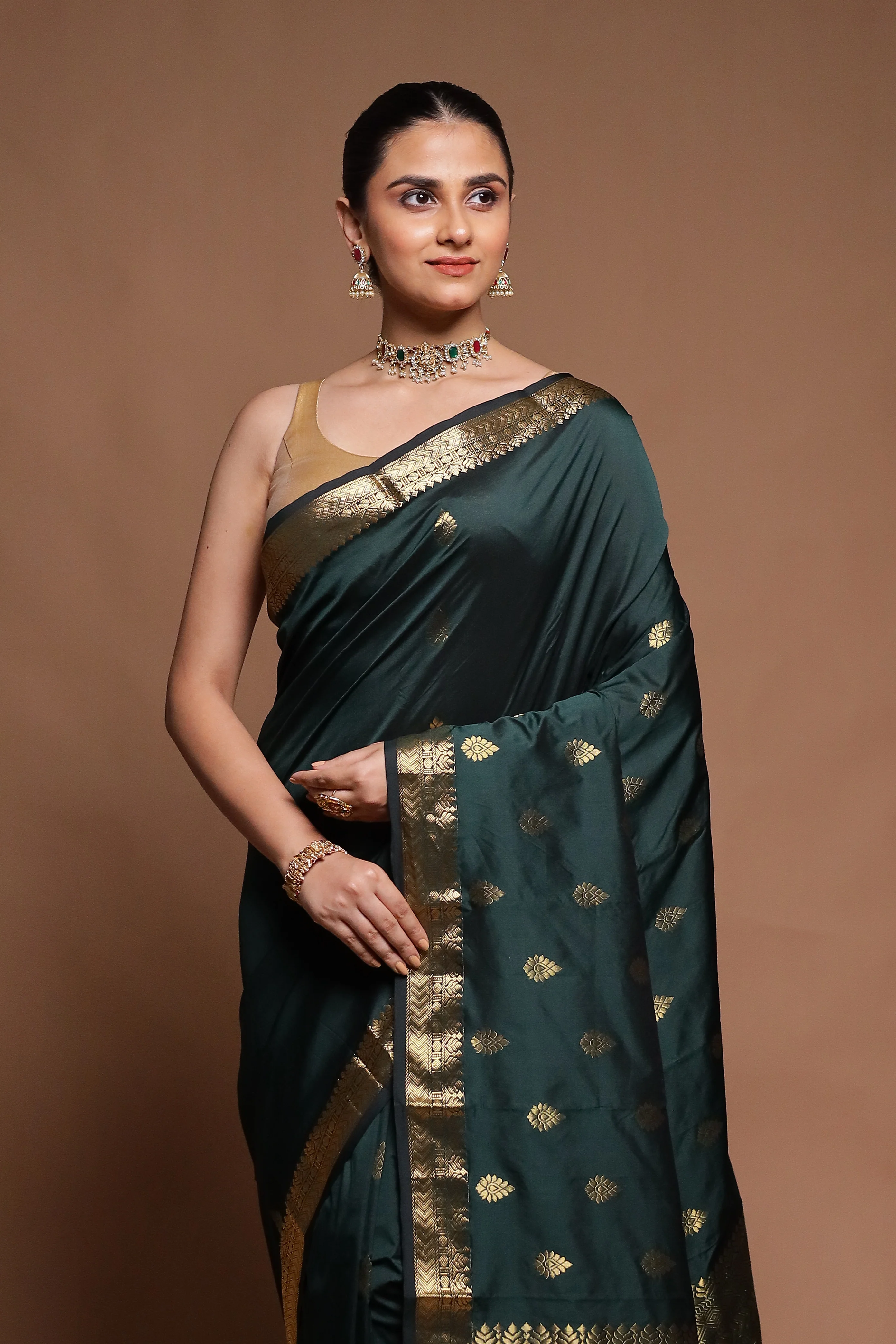 Green Kanjivaram Silk Saree With Blouse Piece - Image 2