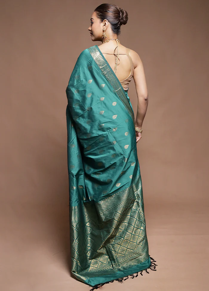 Green Kanjivaram Silk Saree With Blouse Piece - Image 3