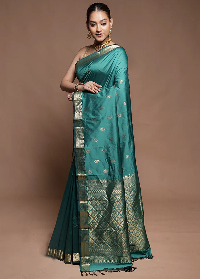 Green Kanjivaram Silk Saree With Blouse Piece - Image 4