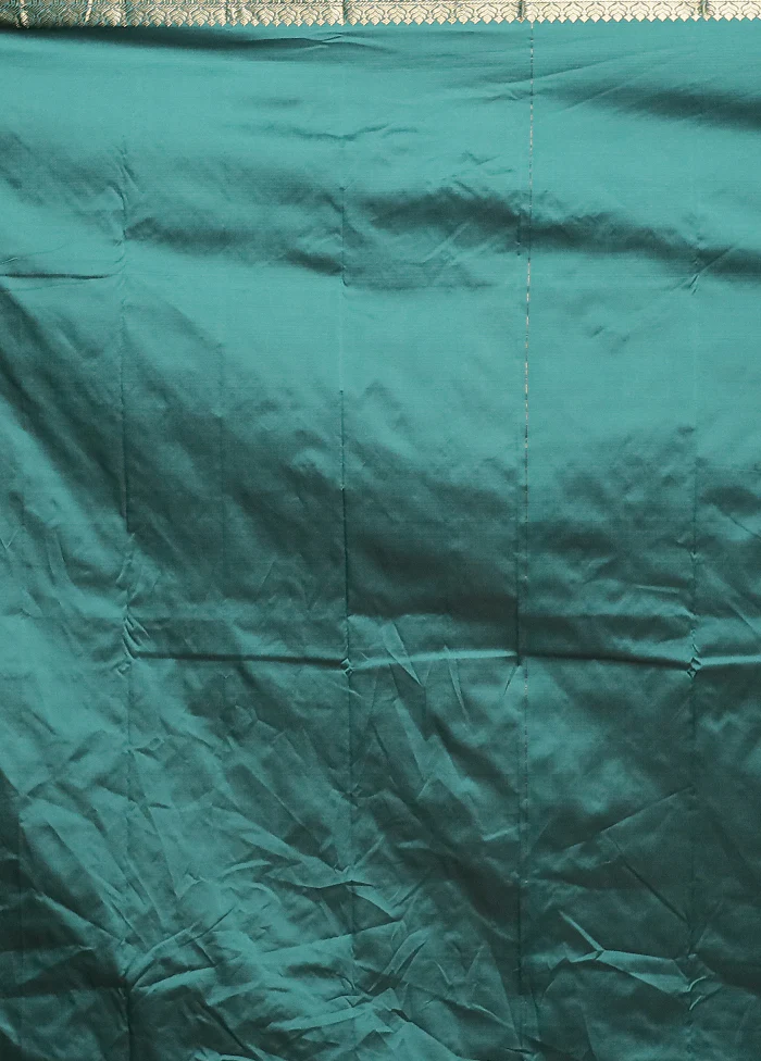 Green Kanjivaram Silk Saree With Blouse Piece - Image 5