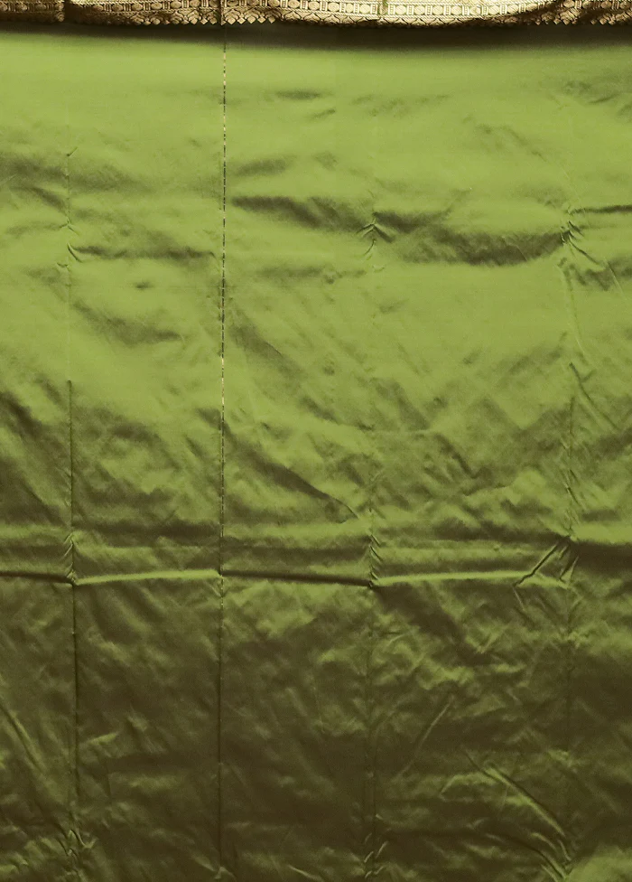 Green Kanjivaram Silk Saree With Blouse Piece - Image 5