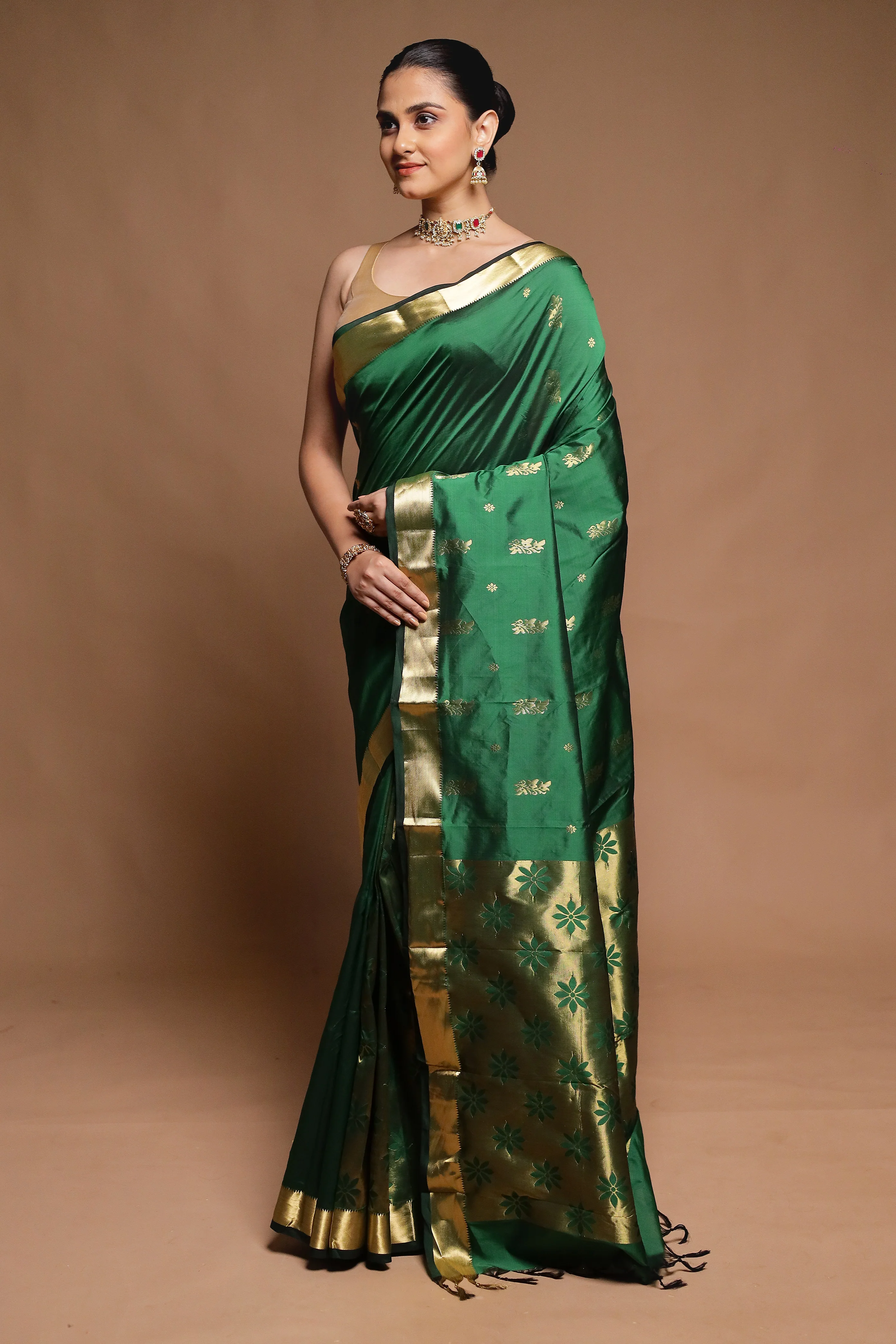 Green Kanjivaram Silk Saree With Blouse Piece - Image 4