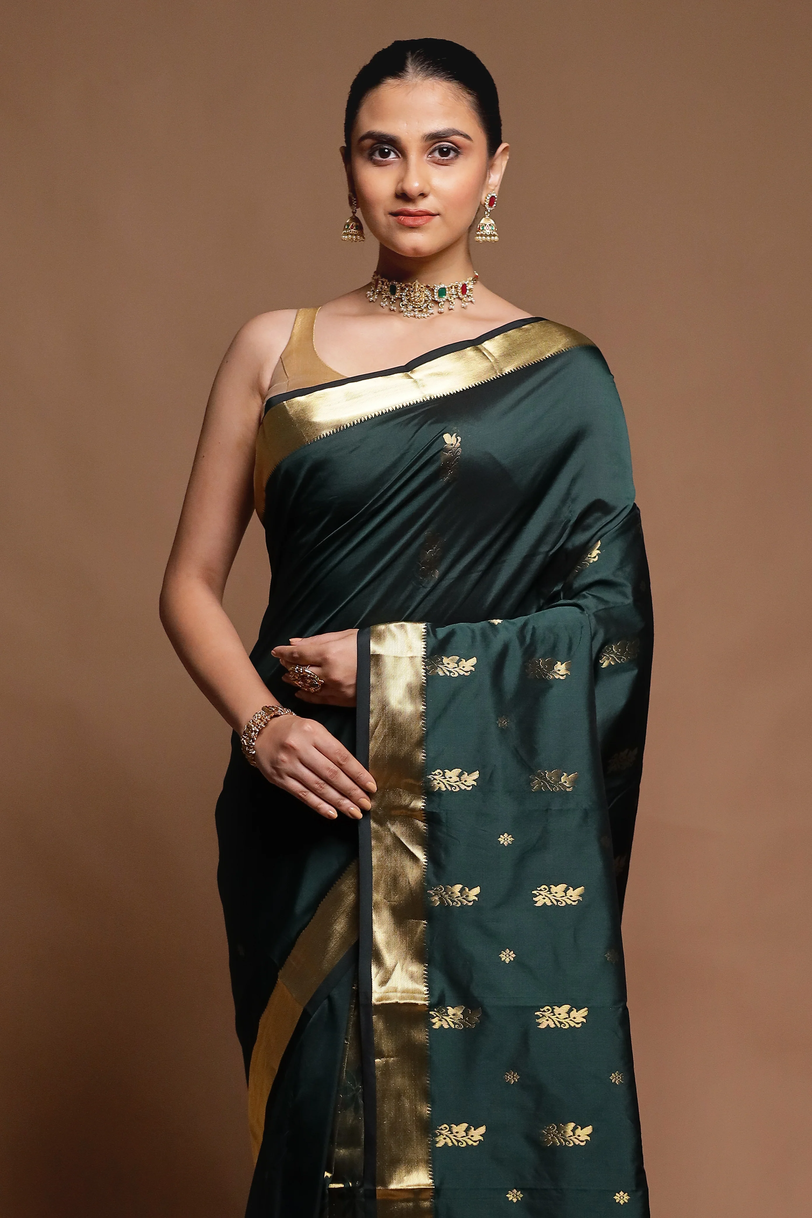 Green Kanjivaram Silk Saree With Blouse Piece - Image 2