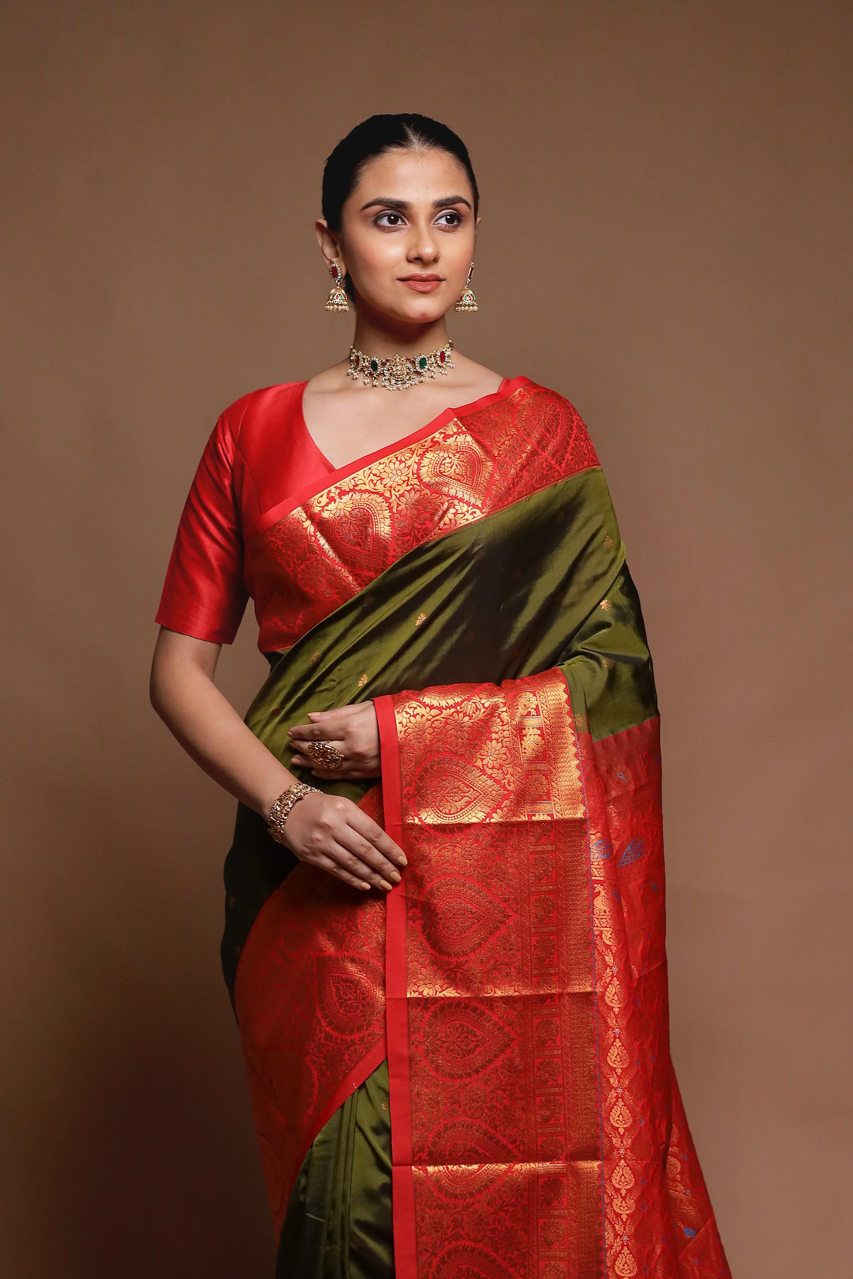Green Kanjivaram Silk Saree With Blouse Piece - Image 2