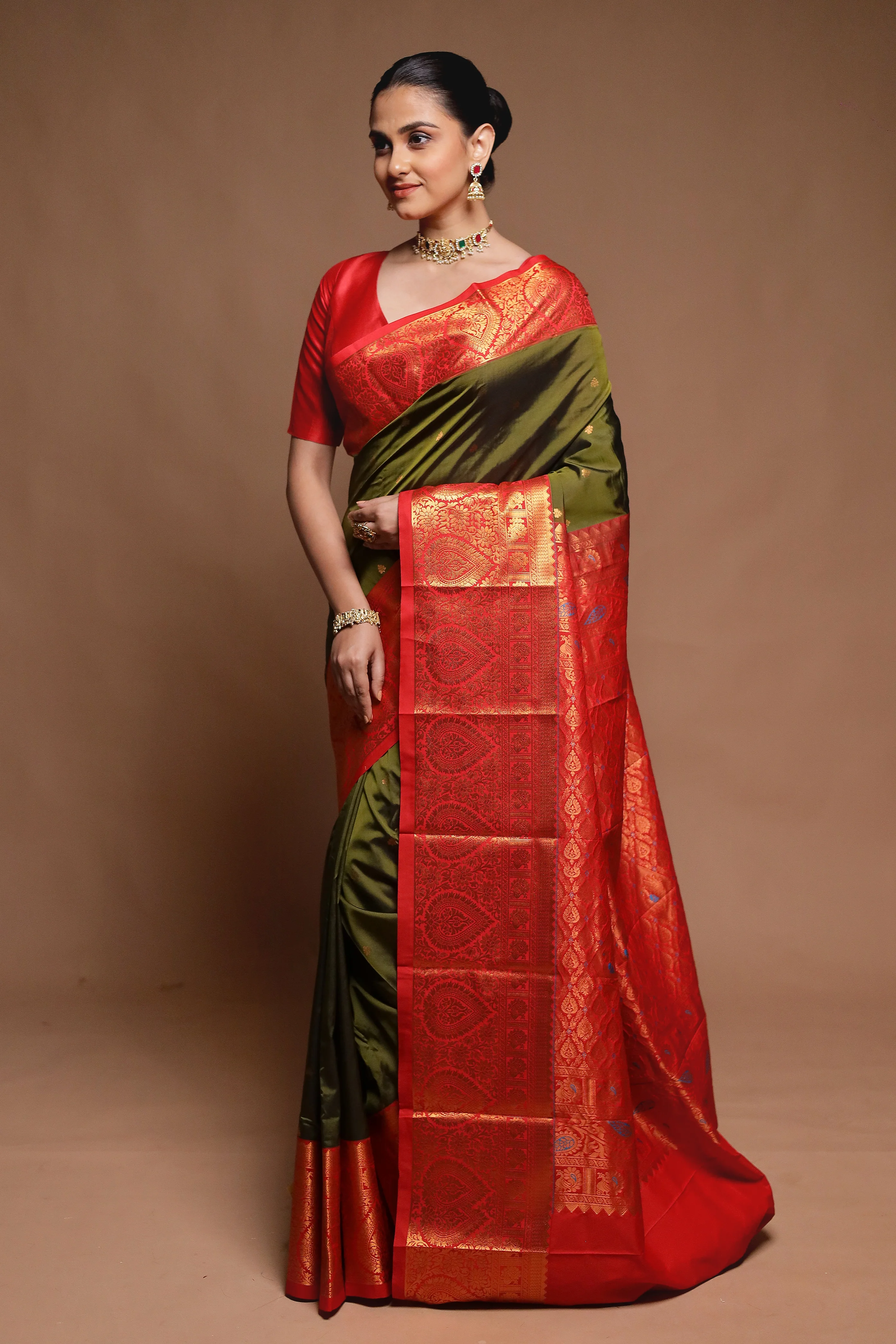 Green Kanjivaram Silk Saree With Blouse Piece - Image 4