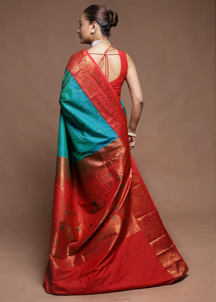 Green Kanjivaram Silk Saree With Blouse Piece - Image 3