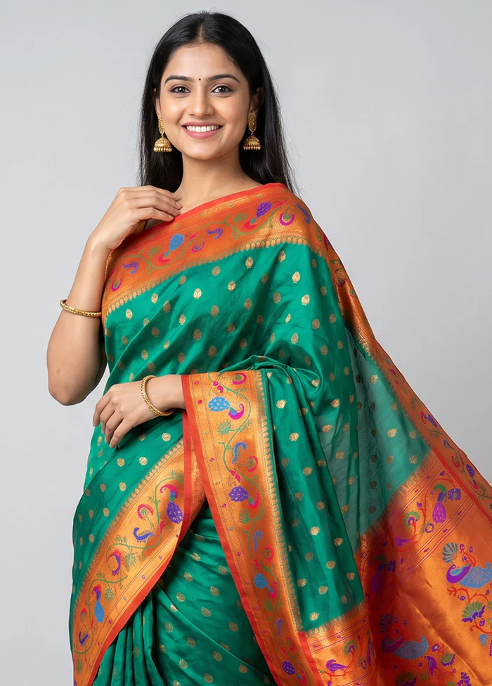 Green Kanjivaram Silk Saree With Blouse Piece - Image 2