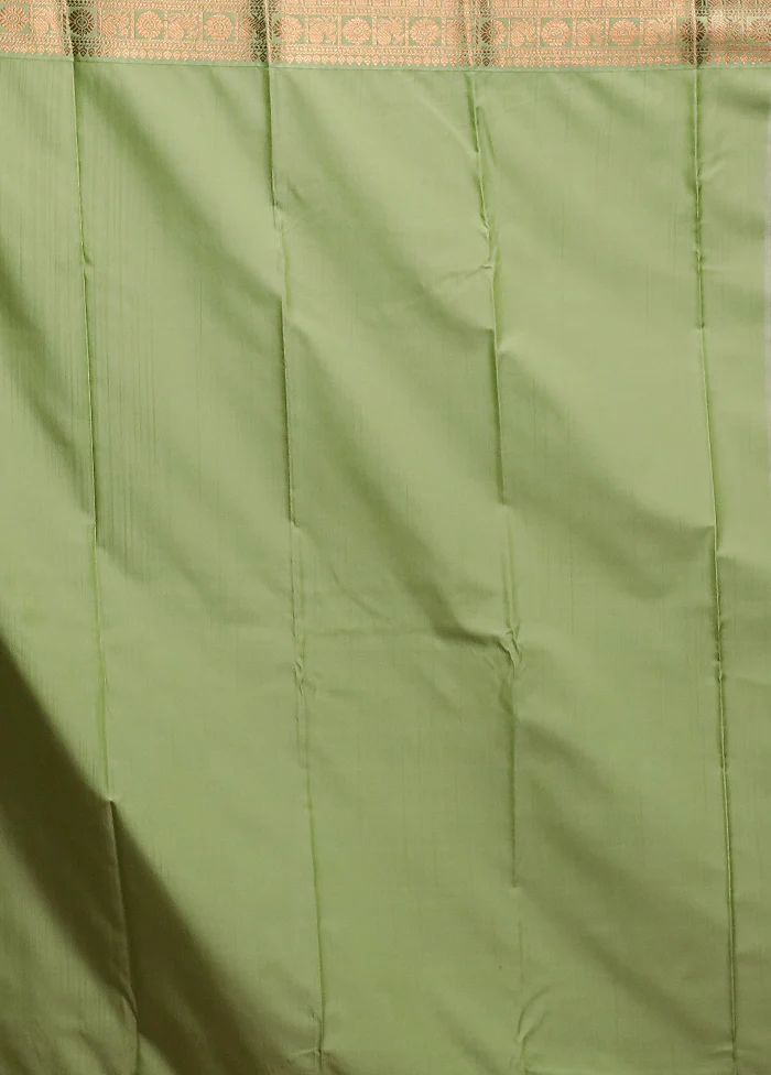 Green Kanjivaram Silk Saree With Blouse Piece - Image 5