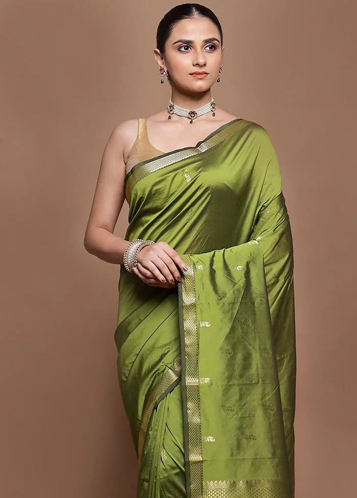 Green Kanjivaram Silk Saree With Blouse Piece - Image 2
