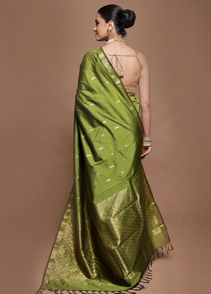Green Kanjivaram Silk Saree With Blouse Piece - Image 3