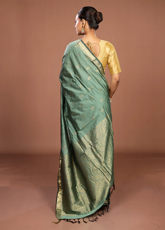 Green Kanjivaram Silk Saree With Blouse Piece - Image 3