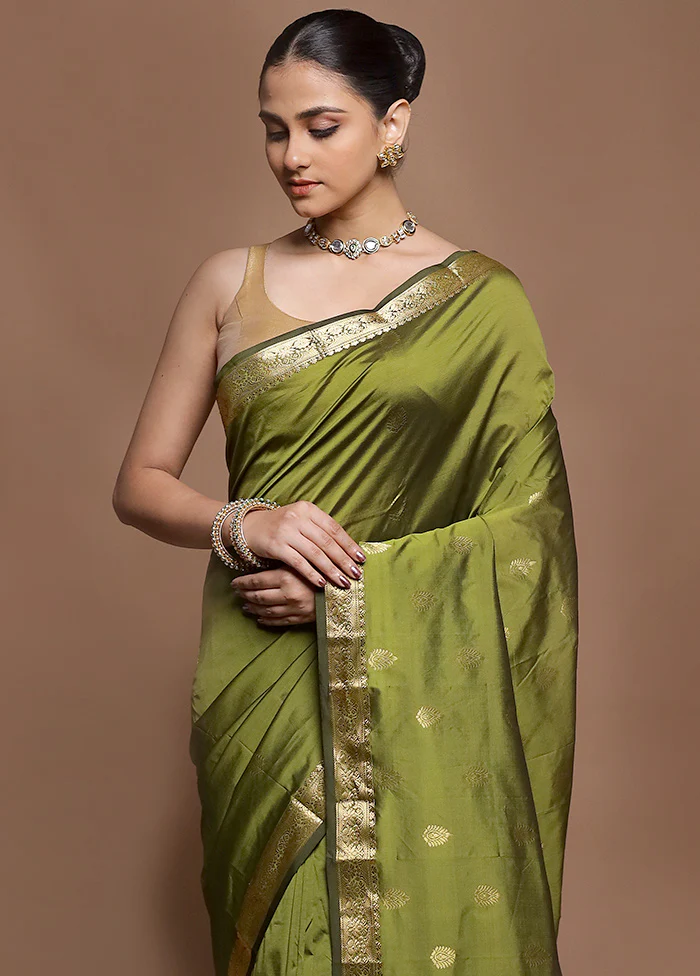 Green Kanjivaram Silk Saree With Blouse Piece - Image 2