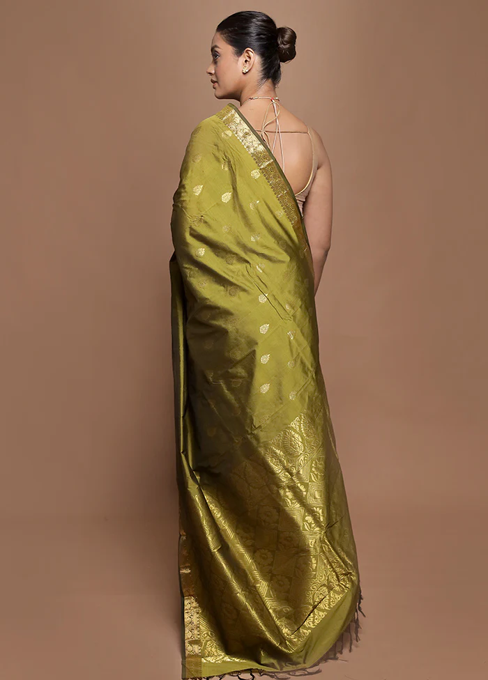 Green Kanjivaram Silk Saree With Blouse Piece - Image 3