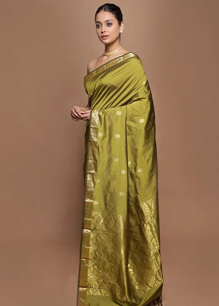 Green Kanjivaram Silk Saree With Blouse Piece - Image 4