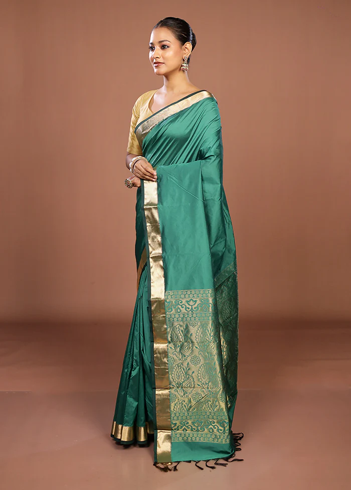 Green Kanjivaram Silk Saree With Blouse Piece - Image 4