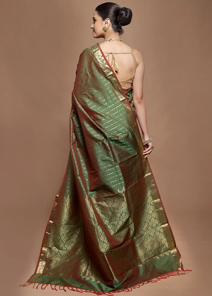 Green Kanjivaram Silk Saree With Blouse Piece - Image 3