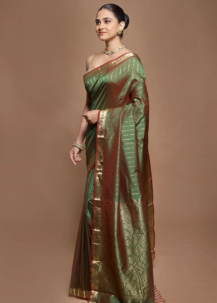 Green Kanjivaram Silk Saree With Blouse Piece - Image 4
