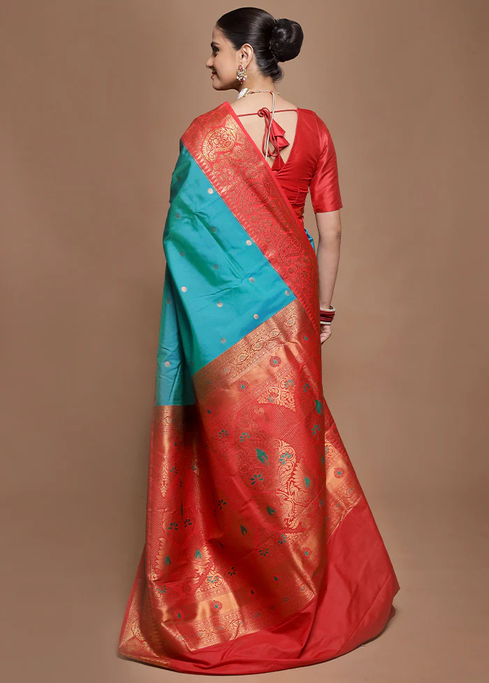 Green Kanjivaram Silk Saree With Blouse Piece - Image 3
