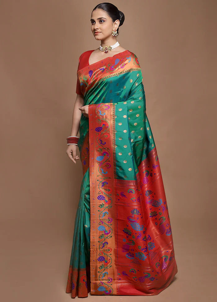 Green Kanjivaram Silk Saree With Blouse Piece - Image 4
