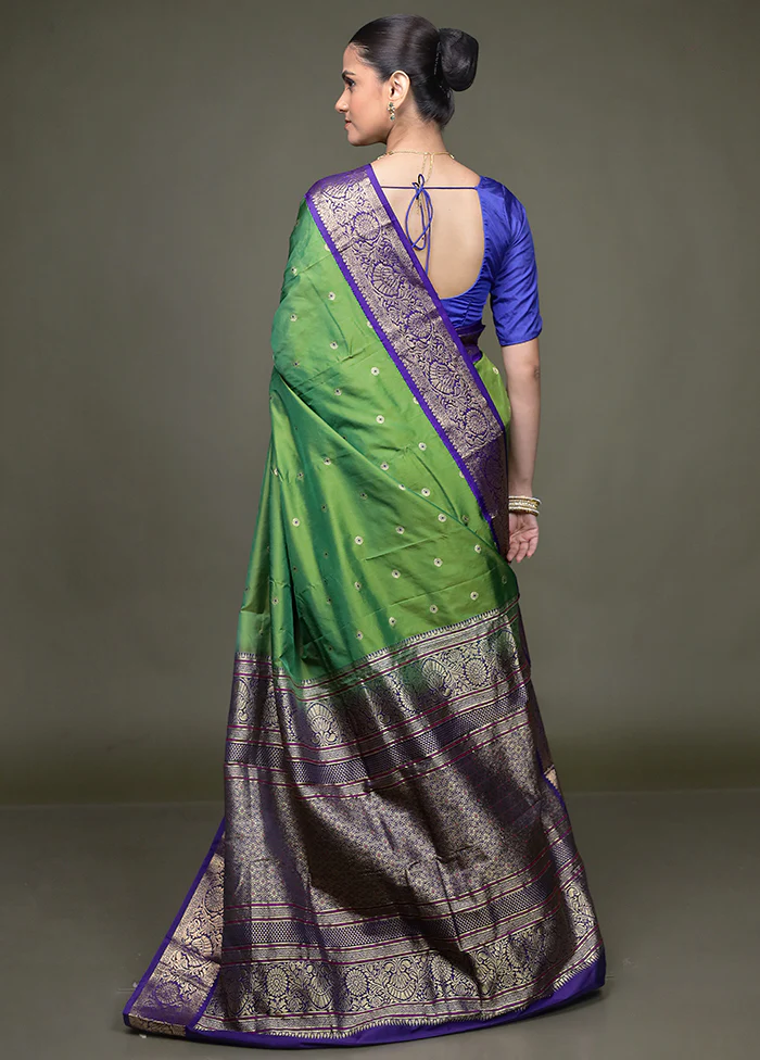 Green Kanjivaram Silk Saree With Blouse Piece - Image 3