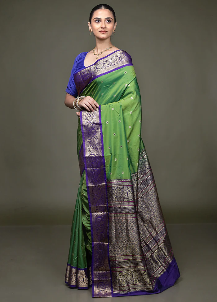 Green Kanjivaram Silk Saree With Blouse Piece - Image 4