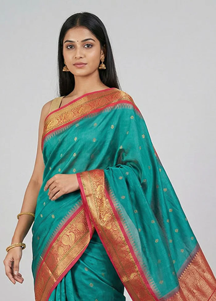 Green Kanjivaram Silk Saree With Blouse Piece - Image 2