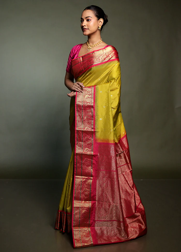 Green Kanjivaram Silk Saree With Blouse Piece - Image 4
