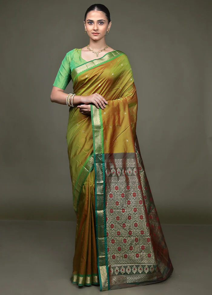 Green Kanjivaram Silk Saree With Blouse Piece - Image 2