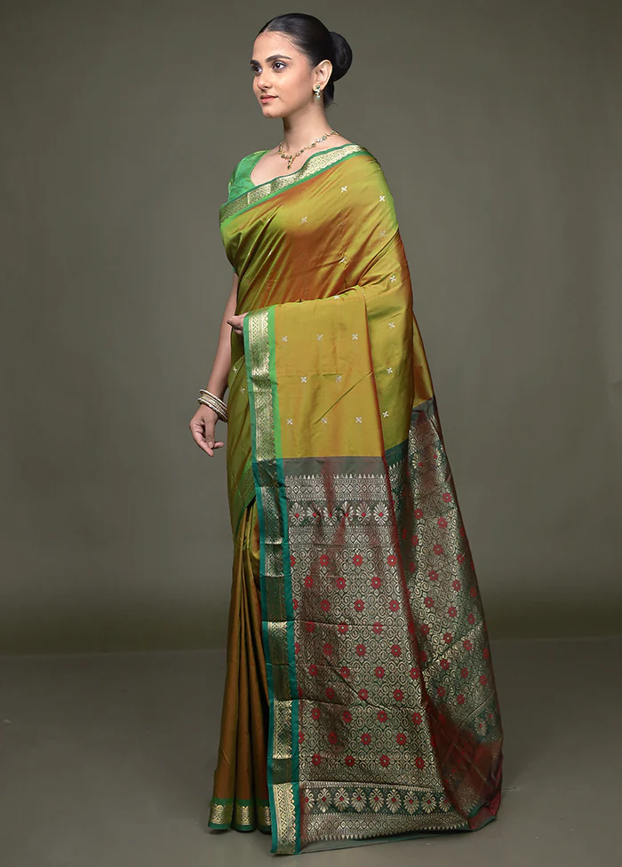 Green Kanjivaram Silk Saree With Blouse Piece - Image 4