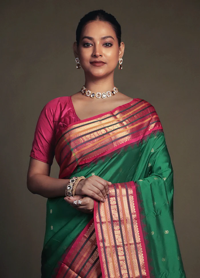 Green Kanjivaram Silk Saree With Blouse Piece - Image 2