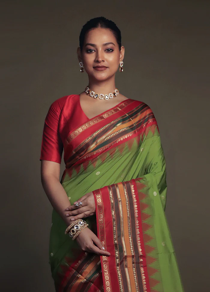 Green Kanjivaram Silk Saree With Blouse Piece - Image 2