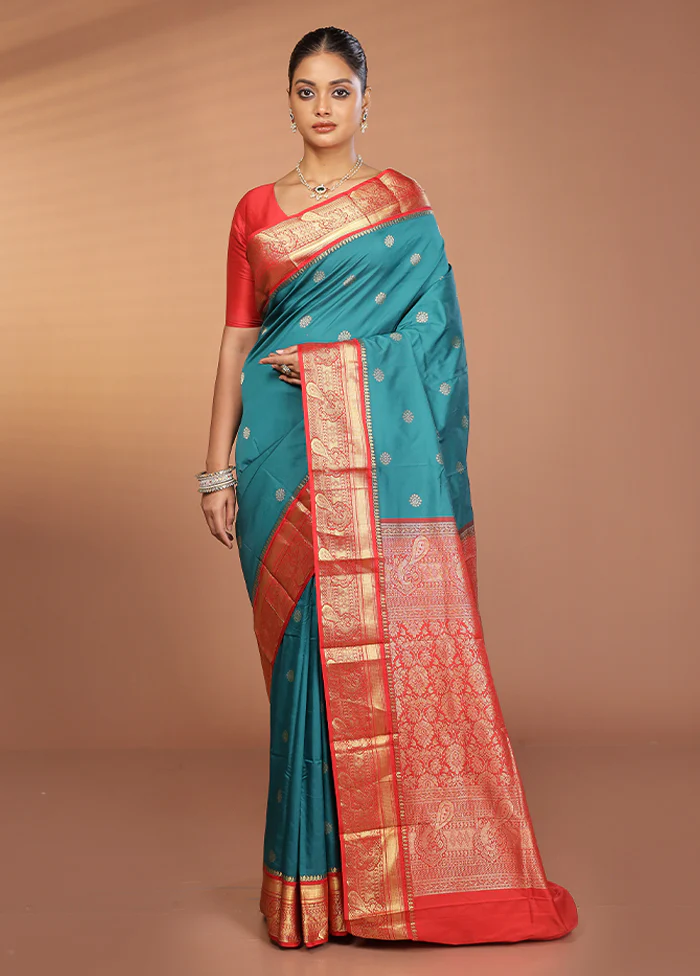 Green Kanjivaram Silk Saree With Blouse Piece - Image 2