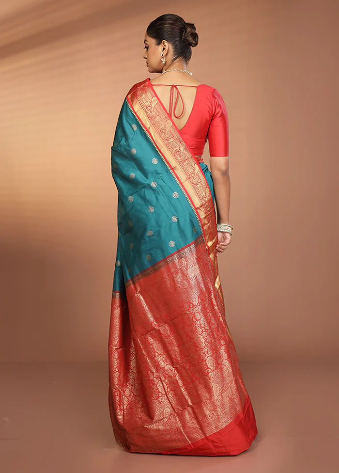 Green Kanjivaram Silk Saree With Blouse Piece - Image 3