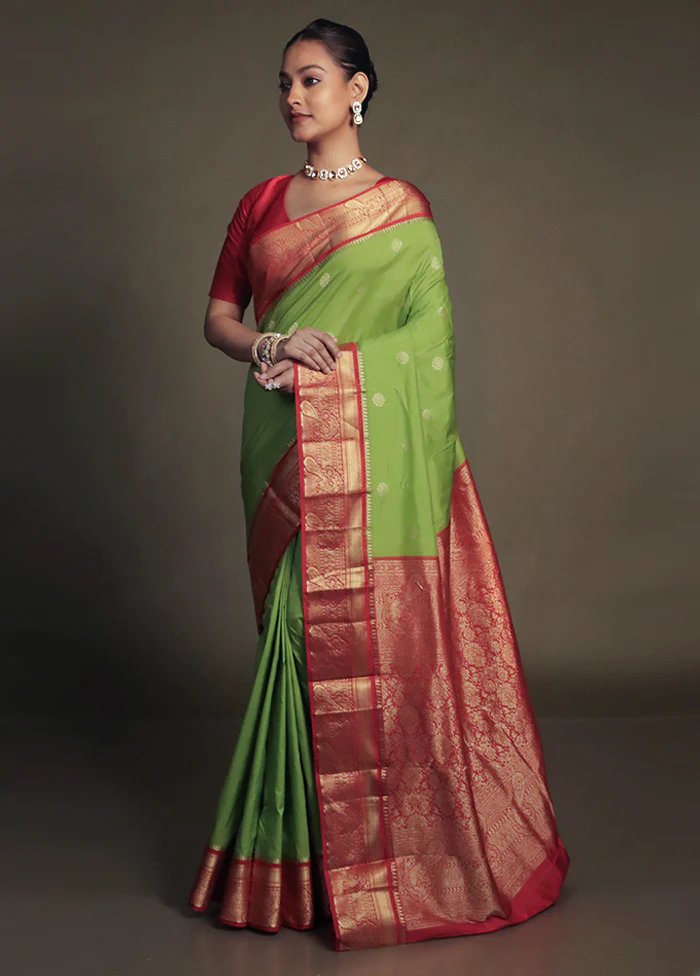 Green Kanjivaram Silk Saree With Blouse Piece - Image 4