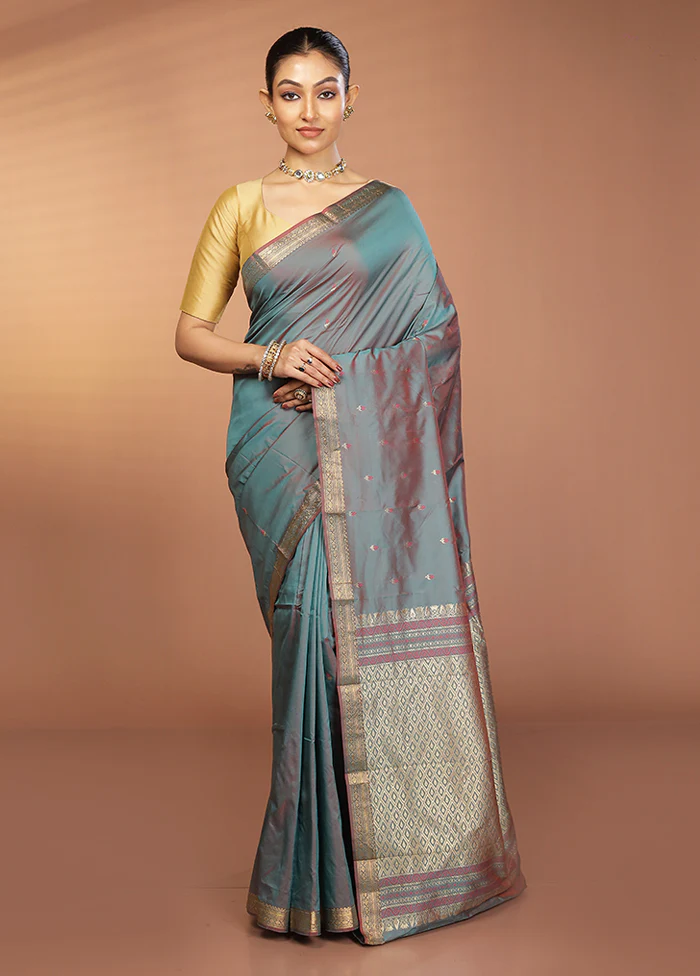 Green Kanjivaram Silk Saree With Blouse Piece - Image 2