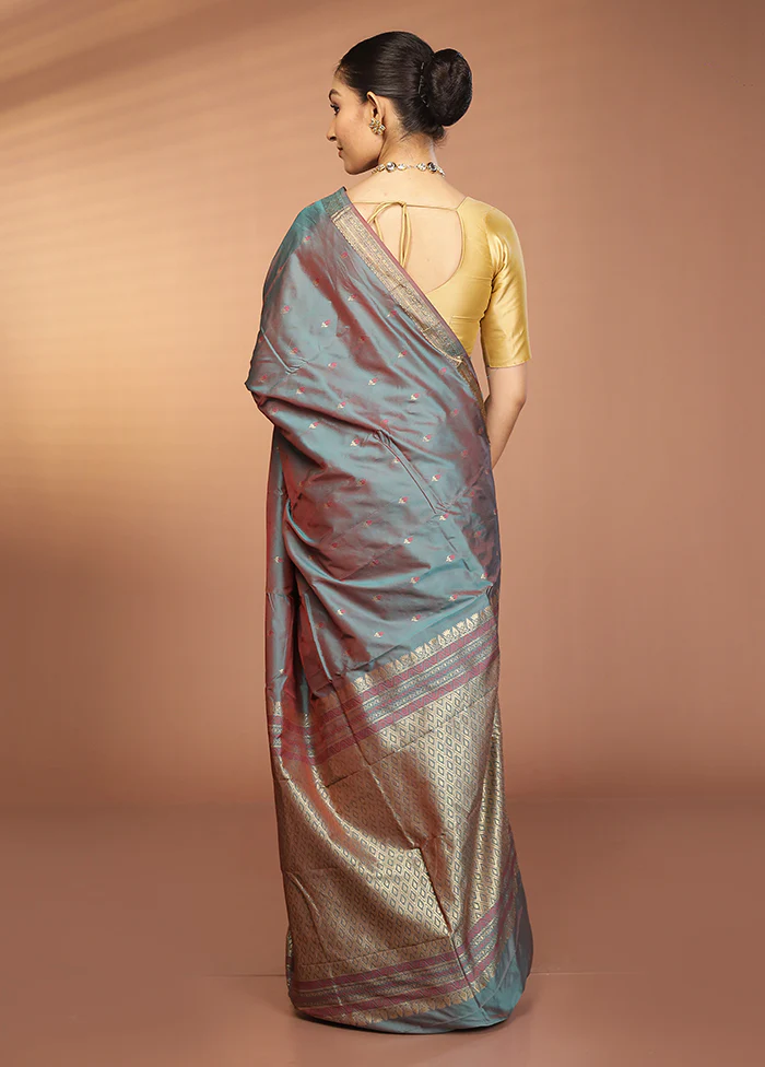 Green Kanjivaram Silk Saree With Blouse Piece - Image 3