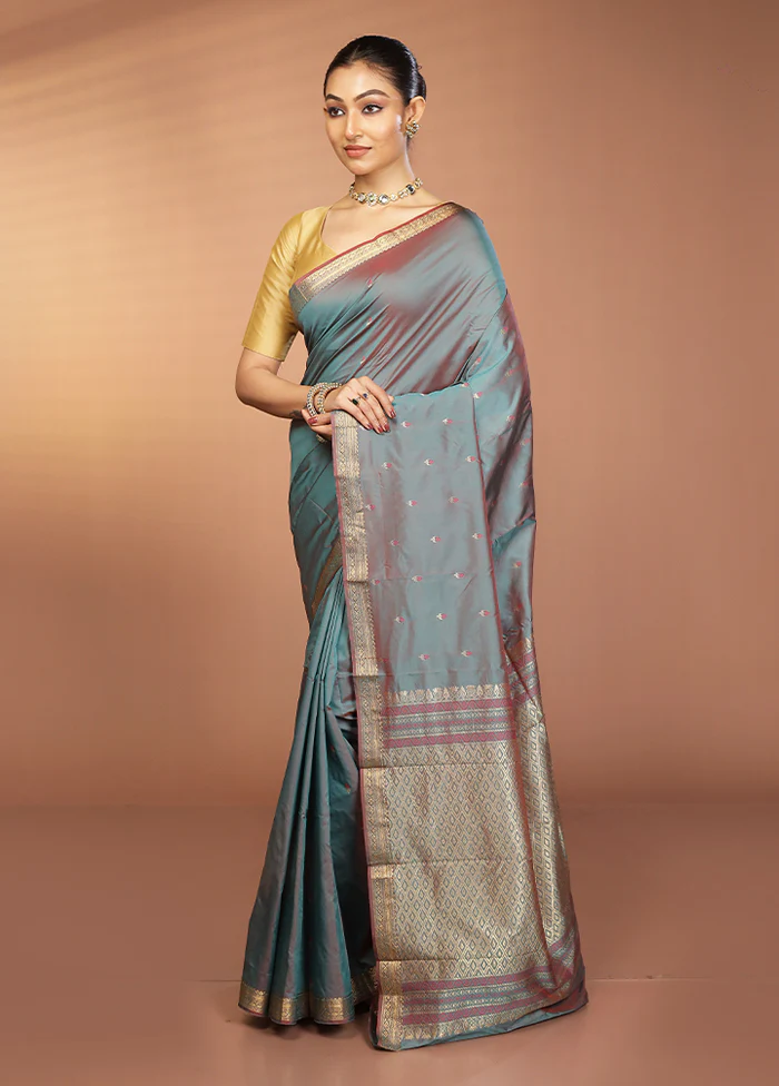 Green Kanjivaram Silk Saree With Blouse Piece - Image 4