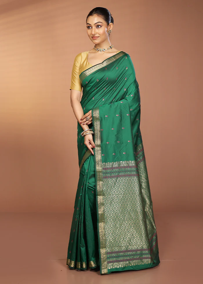 Green Kanjivaram Silk Saree With Blouse Piece - Image 4