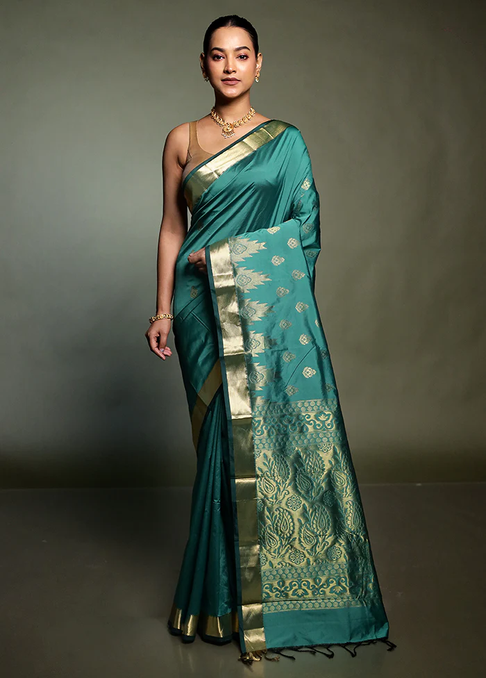 Green Kanjivaram Silk Saree With Blouse Piece - Image 2