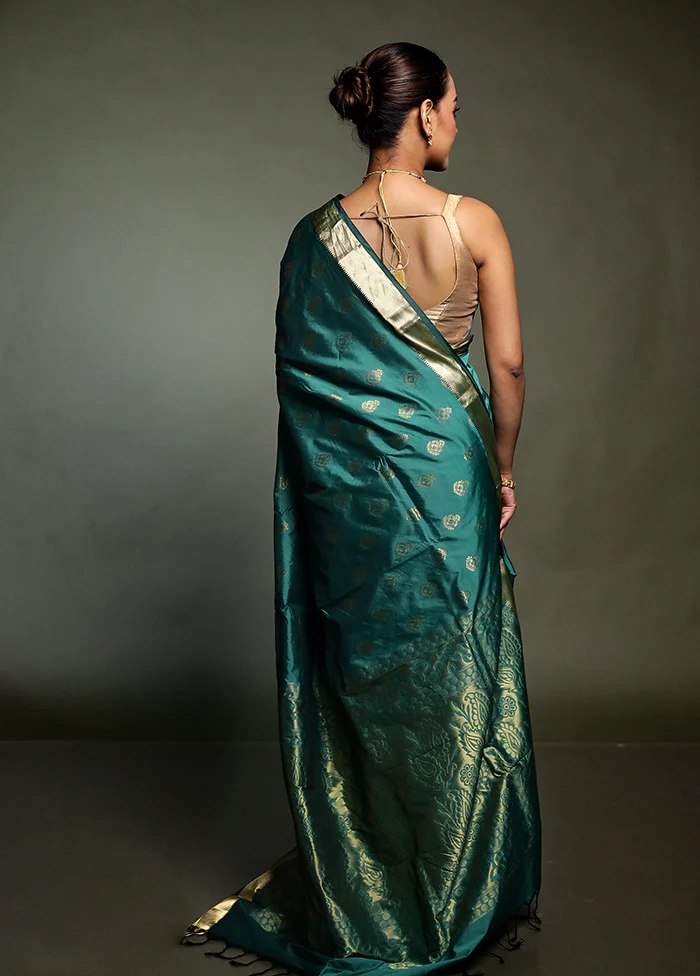 Green Kanjivaram Silk Saree With Blouse Piece - Image 3