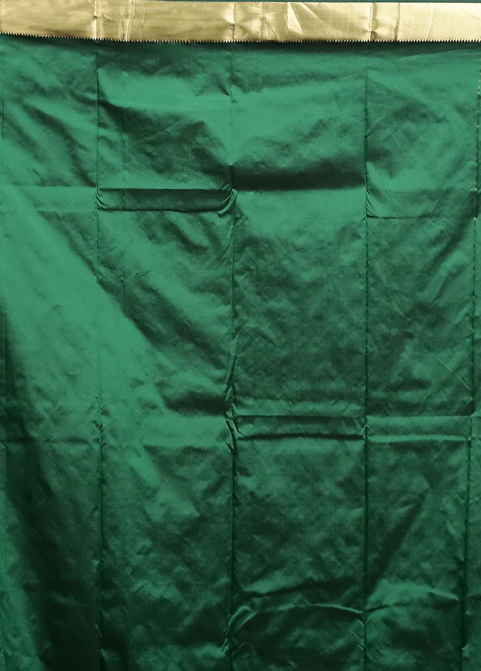 Green Kanjivaram Silk Saree With Blouse Piece - Image 5