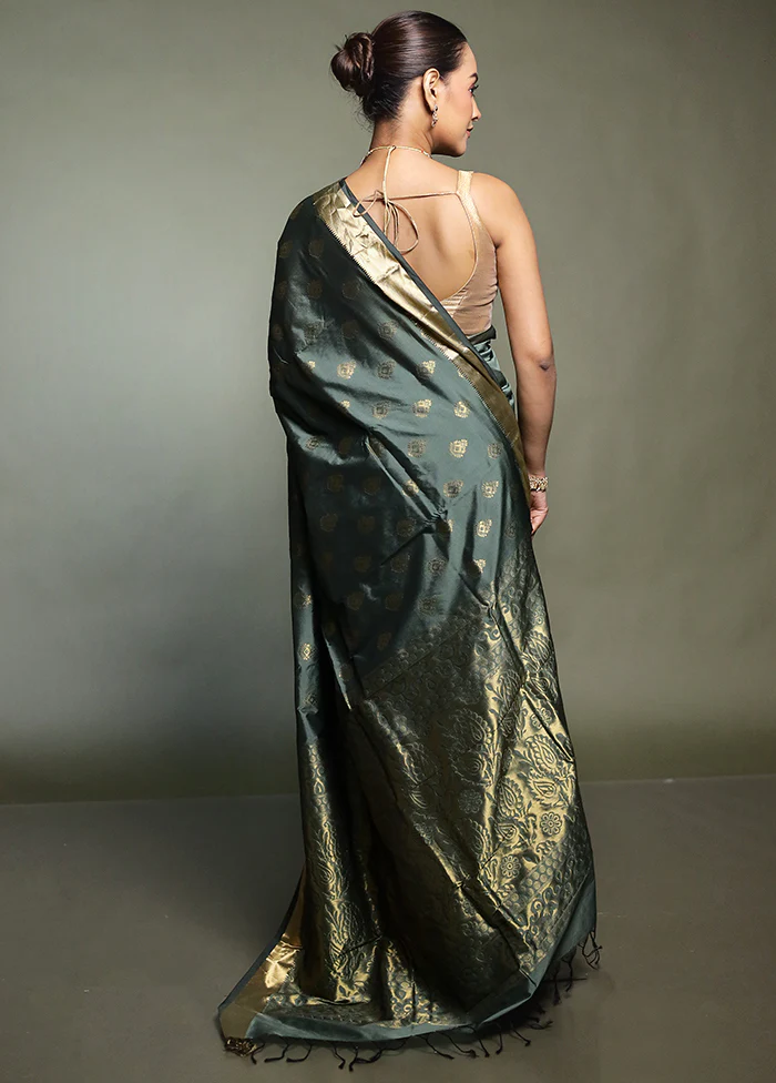 Green Kanjivaram Silk Saree With Blouse Piece - Image 3