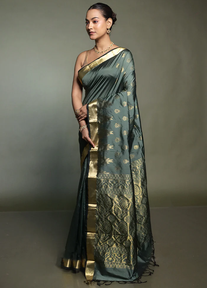 Green Kanjivaram Silk Saree With Blouse Piece - Image 4