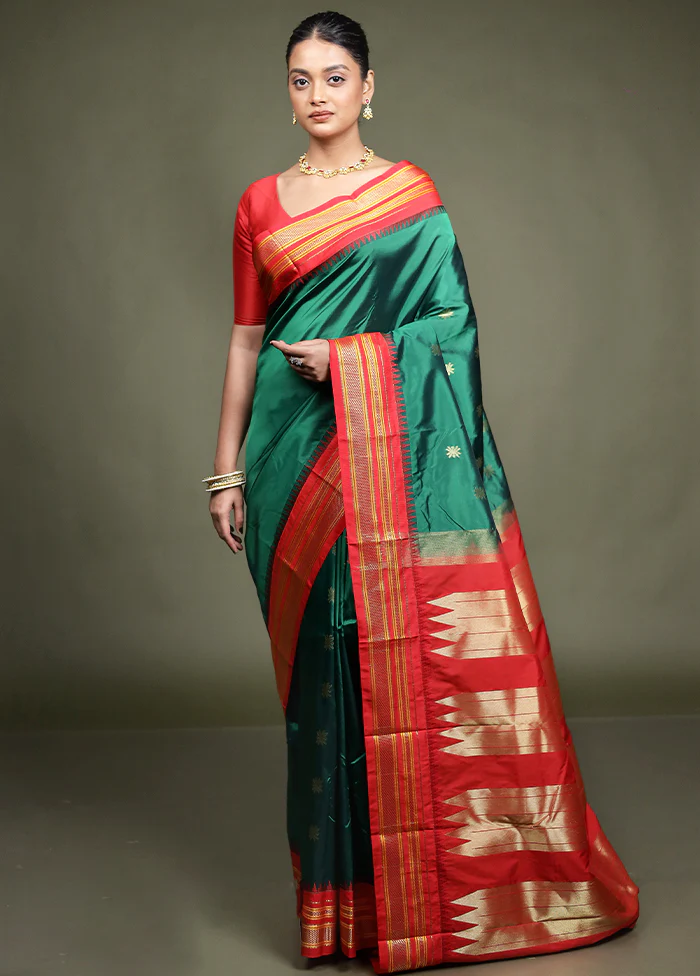Green Kanjivaram Silk Saree With Blouse Piece - Image 2