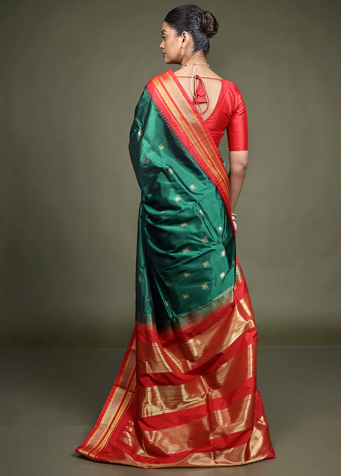 Green Kanjivaram Silk Saree With Blouse Piece - Image 3
